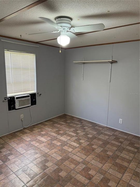 Под контрактом: $215,000 (2 спален, 1 ванн, 784 Квадратных фут)