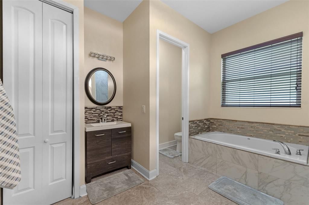 En Venta: $749,500 (4 camas, 2 baños, 1890 Pies cuadrados)