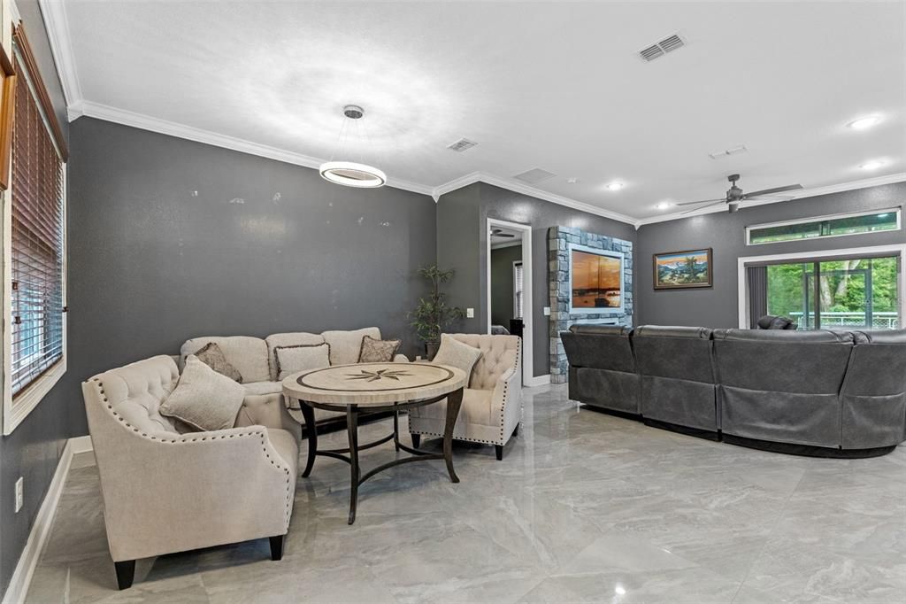 En Venta: $749,500 (4 camas, 2 baños, 1890 Pies cuadrados)