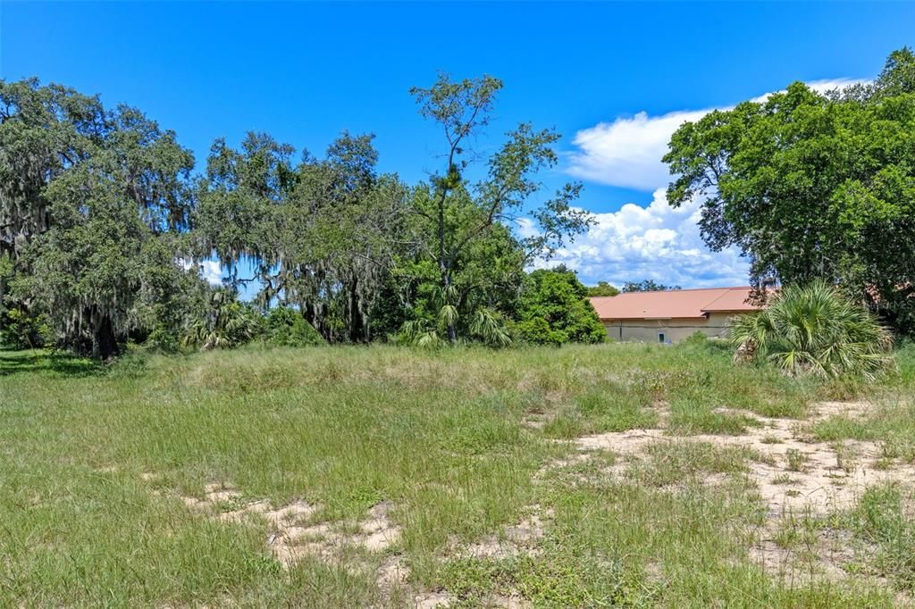 На продажу: $479,900 (1.53 acres)