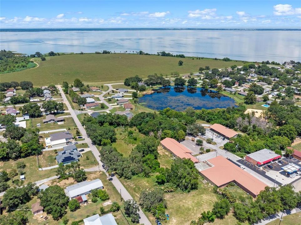 На продажу: $479,900 (1.53 acres)