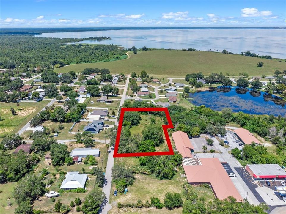 На продажу: $479,900 (1.53 acres)