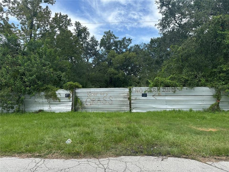 En Venta: $210,000 (0.89 acres)