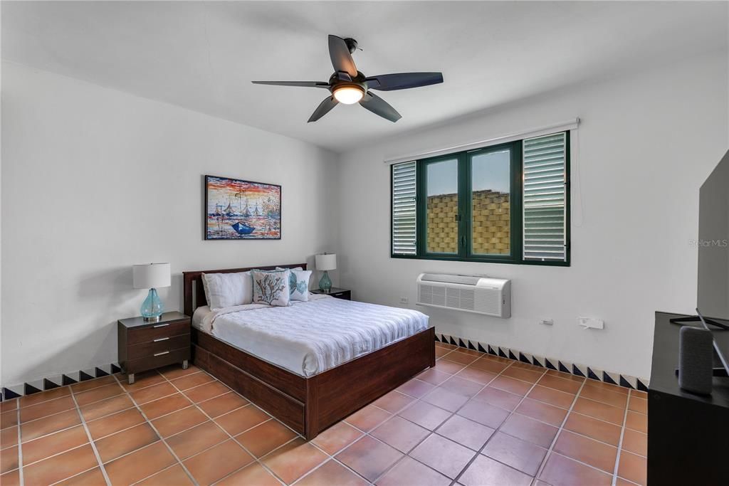 В аренду: $3,400 (2 спален, 2 ванн, 1346 Квадратных фут)