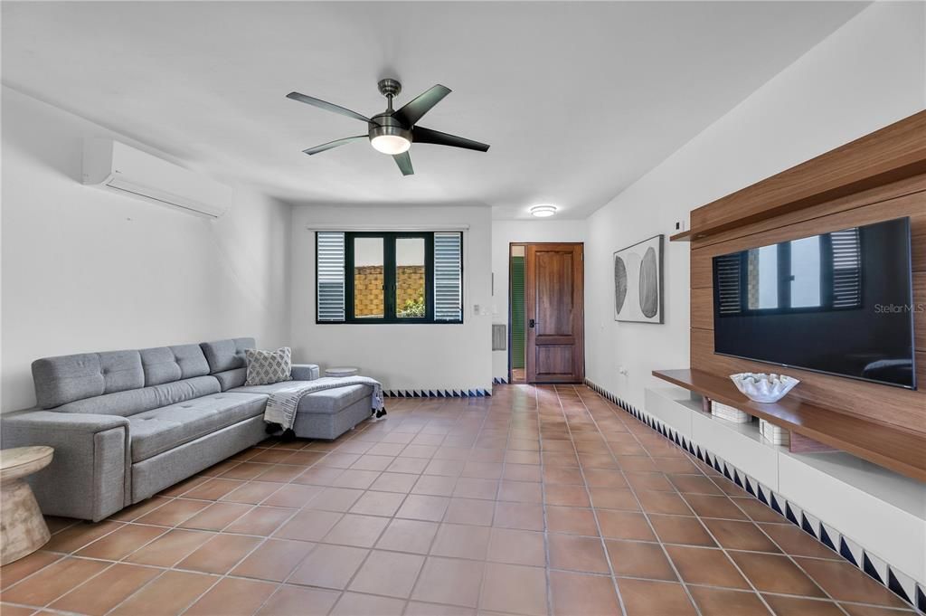 В аренду: $3,400 (2 спален, 2 ванн, 1346 Квадратных фут)