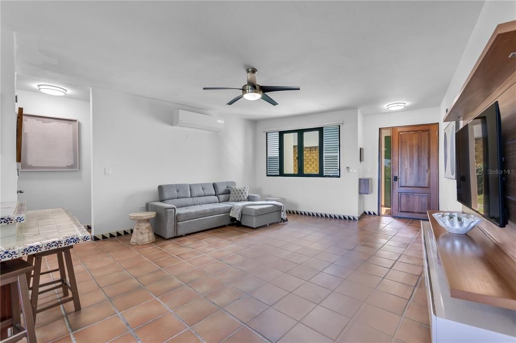 В аренду: $3,400 (2 спален, 2 ванн, 1346 Квадратных фут)