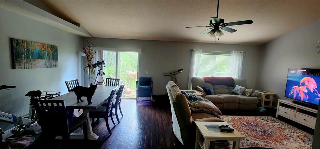 For Sale: $300,000 (4 beds, 2 baths, 1528 Square Feet)