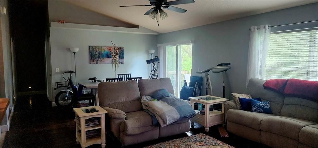 For Sale: $300,000 (4 beds, 2 baths, 1528 Square Feet)