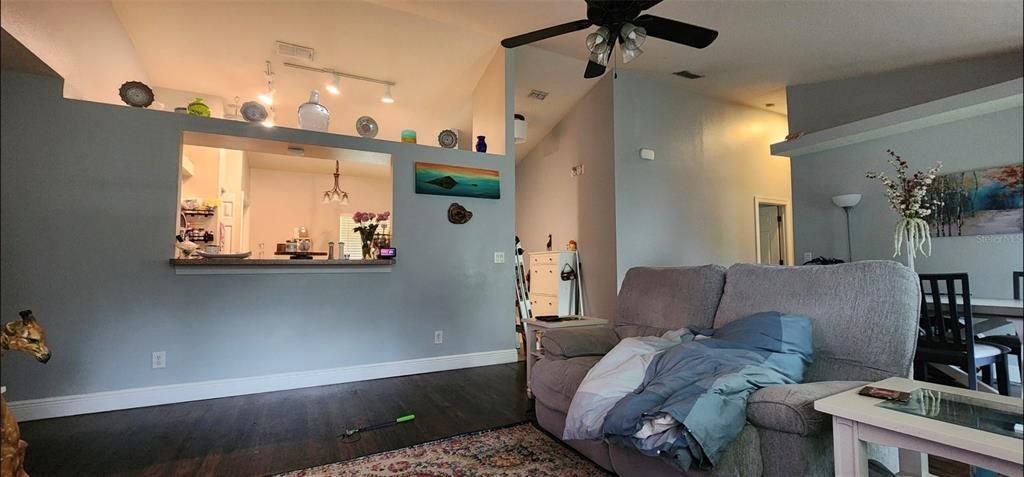 For Sale: $300,000 (4 beds, 2 baths, 1528 Square Feet)