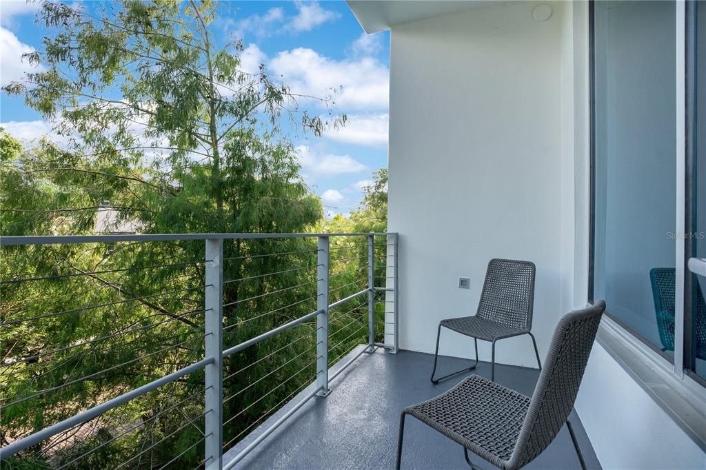 For Sale: $355,000 (2 beds, 2 baths, 1268 Square Feet)