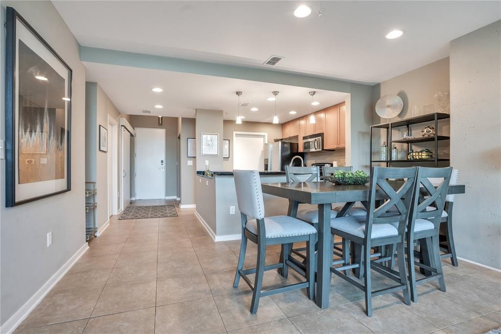 For Sale: $355,000 (2 beds, 2 baths, 1268 Square Feet)