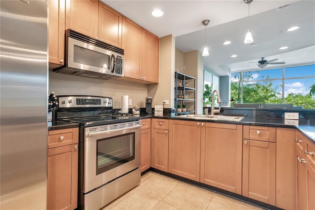 For Sale: $355,000 (2 beds, 2 baths, 1268 Square Feet)