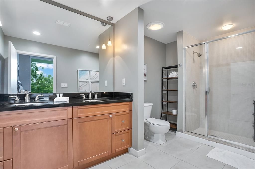 For Sale: $355,000 (2 beds, 2 baths, 1268 Square Feet)