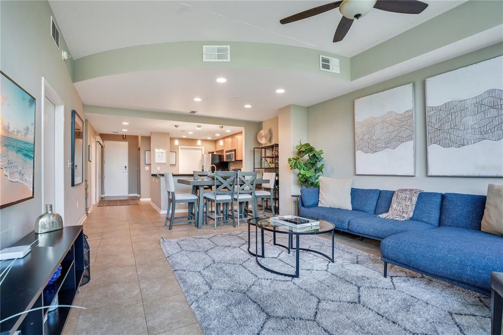 For Sale: $355,000 (2 beds, 2 baths, 1268 Square Feet)