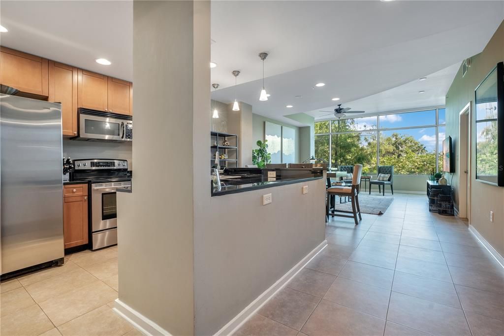 For Sale: $355,000 (2 beds, 2 baths, 1268 Square Feet)