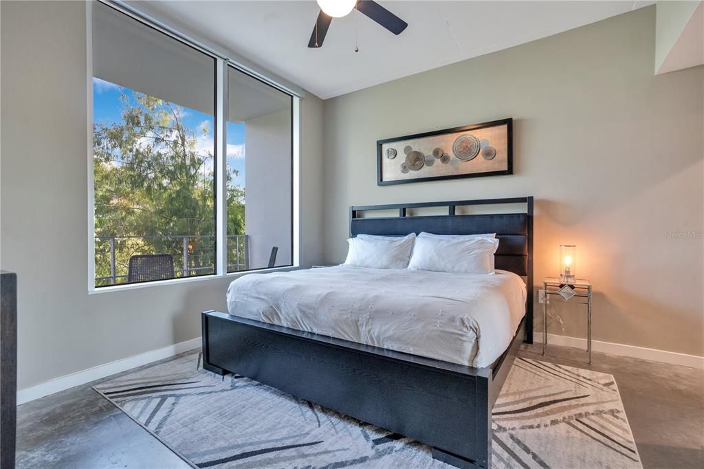 For Sale: $355,000 (2 beds, 2 baths, 1268 Square Feet)