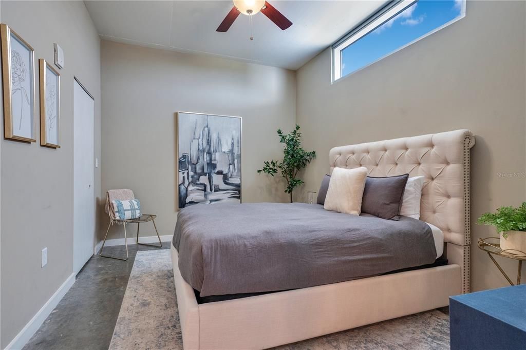 For Sale: $355,000 (2 beds, 2 baths, 1268 Square Feet)