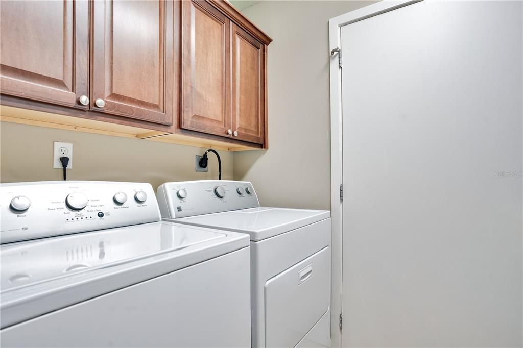 For Sale: $355,000 (2 beds, 2 baths, 1268 Square Feet)