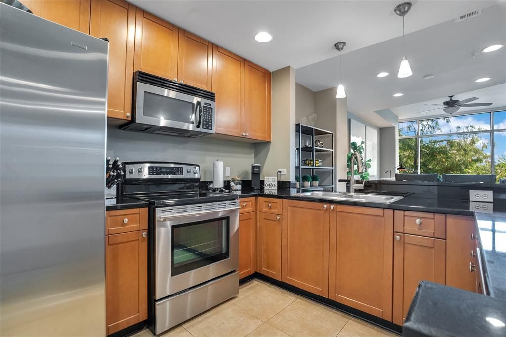 For Sale: $355,000 (2 beds, 2 baths, 1268 Square Feet)