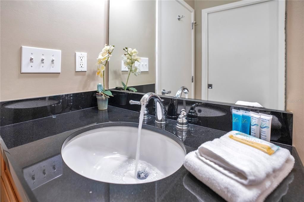 For Sale: $355,000 (2 beds, 2 baths, 1268 Square Feet)