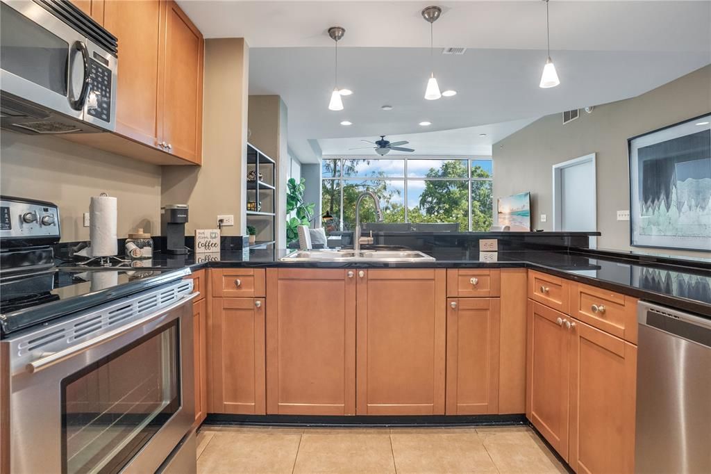 For Sale: $355,000 (2 beds, 2 baths, 1268 Square Feet)