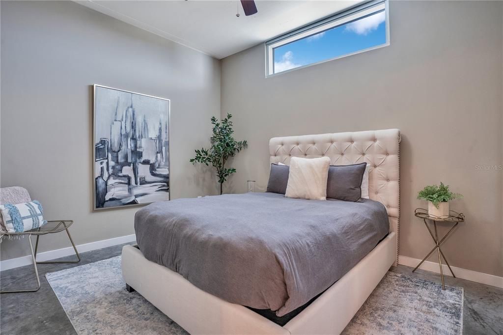 For Sale: $355,000 (2 beds, 2 baths, 1268 Square Feet)