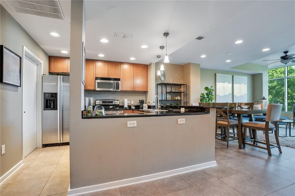 For Sale: $355,000 (2 beds, 2 baths, 1268 Square Feet)