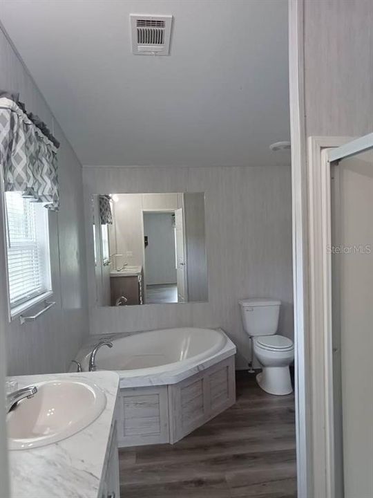 For Sale: $330,000 (3 beds, 2 baths, 1456 Square Feet)