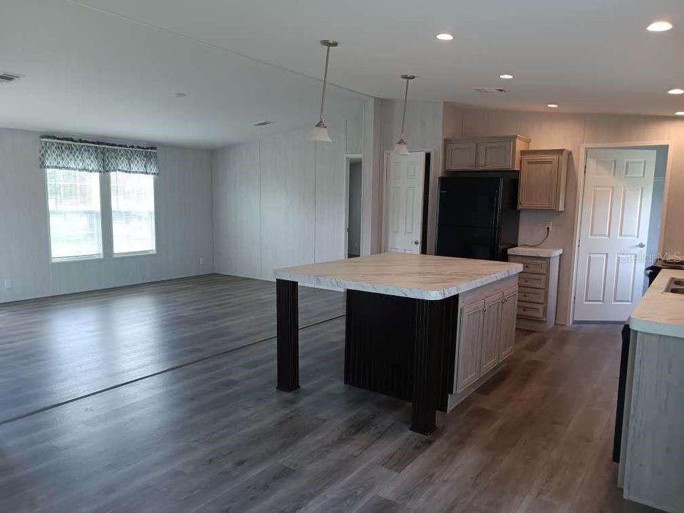 For Sale: $330,000 (3 beds, 2 baths, 1456 Square Feet)