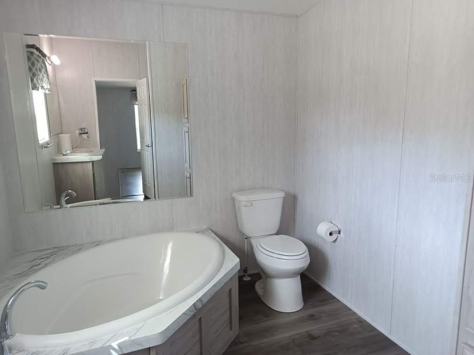 For Sale: $330,000 (3 beds, 2 baths, 1456 Square Feet)