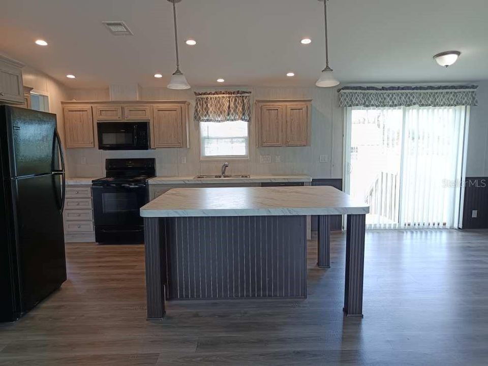 For Sale: $330,000 (3 beds, 2 baths, 1456 Square Feet)