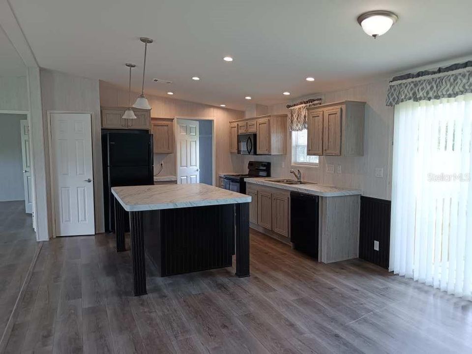 For Sale: $330,000 (3 beds, 2 baths, 1456 Square Feet)