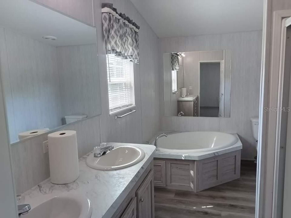 For Sale: $330,000 (3 beds, 2 baths, 1456 Square Feet)