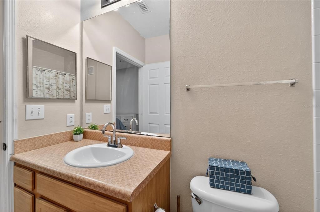 Active With Contract: $1,850 (2 beds, 2 baths, 1045 Square Feet)