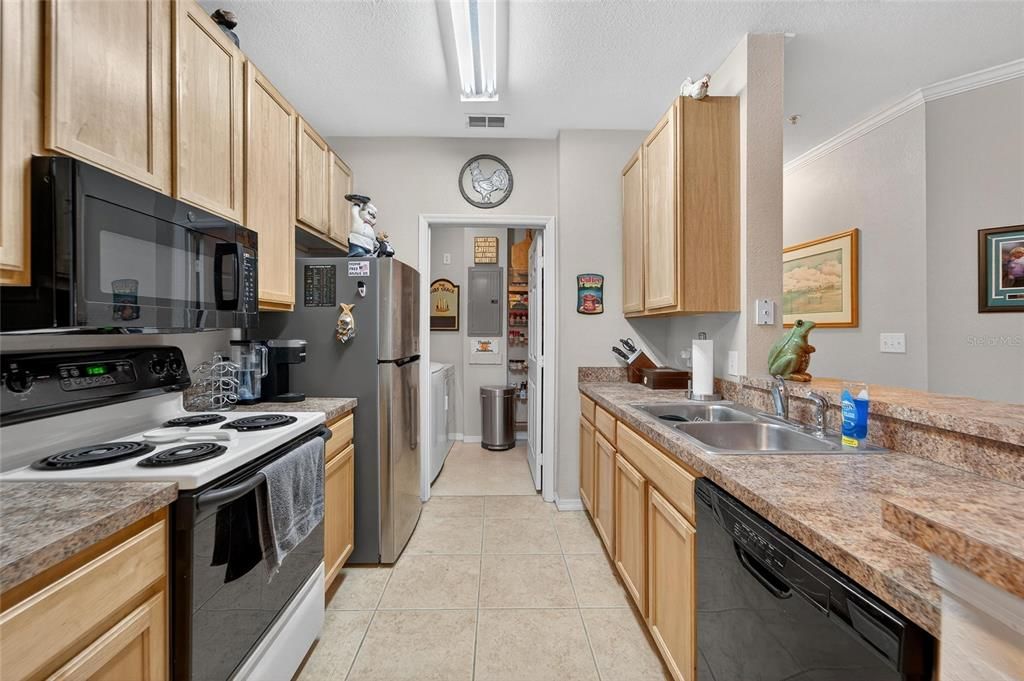 Active With Contract: $1,850 (2 beds, 2 baths, 1045 Square Feet)