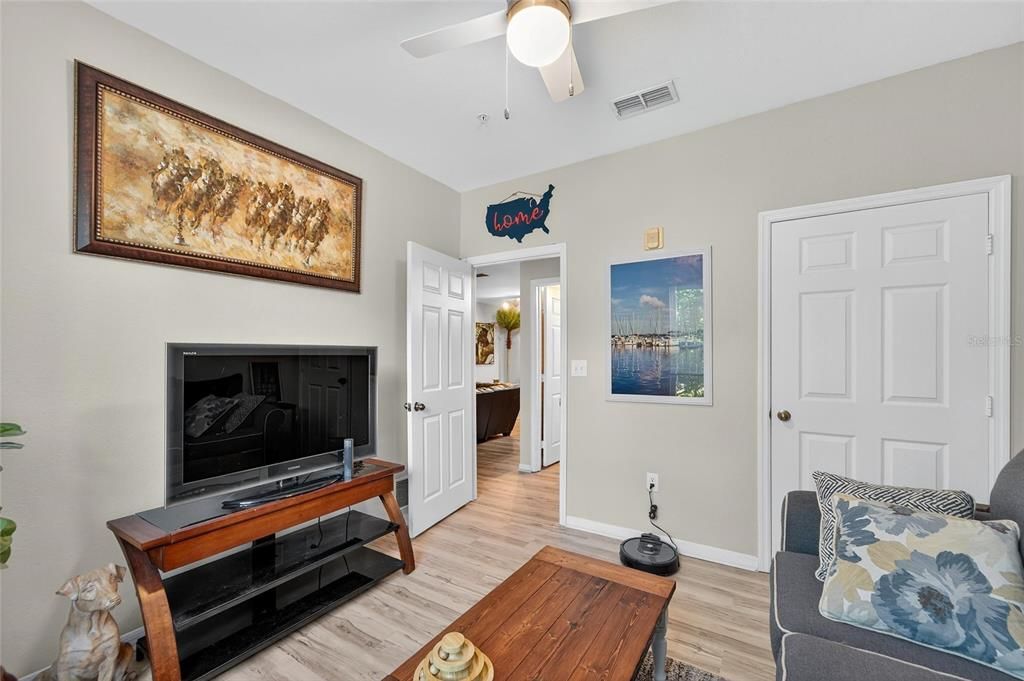 Active With Contract: $1,850 (2 beds, 2 baths, 1045 Square Feet)