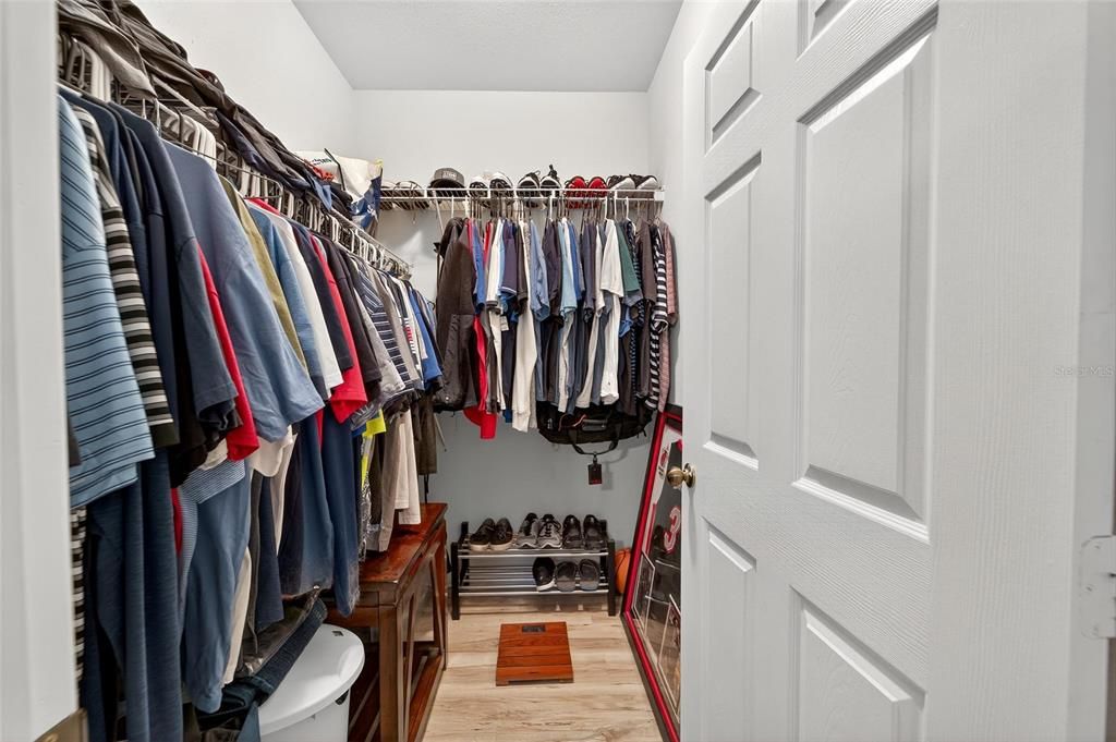 Active With Contract: $1,850 (2 beds, 2 baths, 1045 Square Feet)