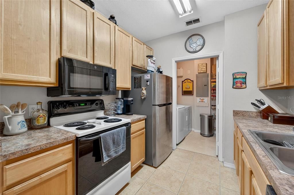 Active With Contract: $1,850 (2 beds, 2 baths, 1045 Square Feet)