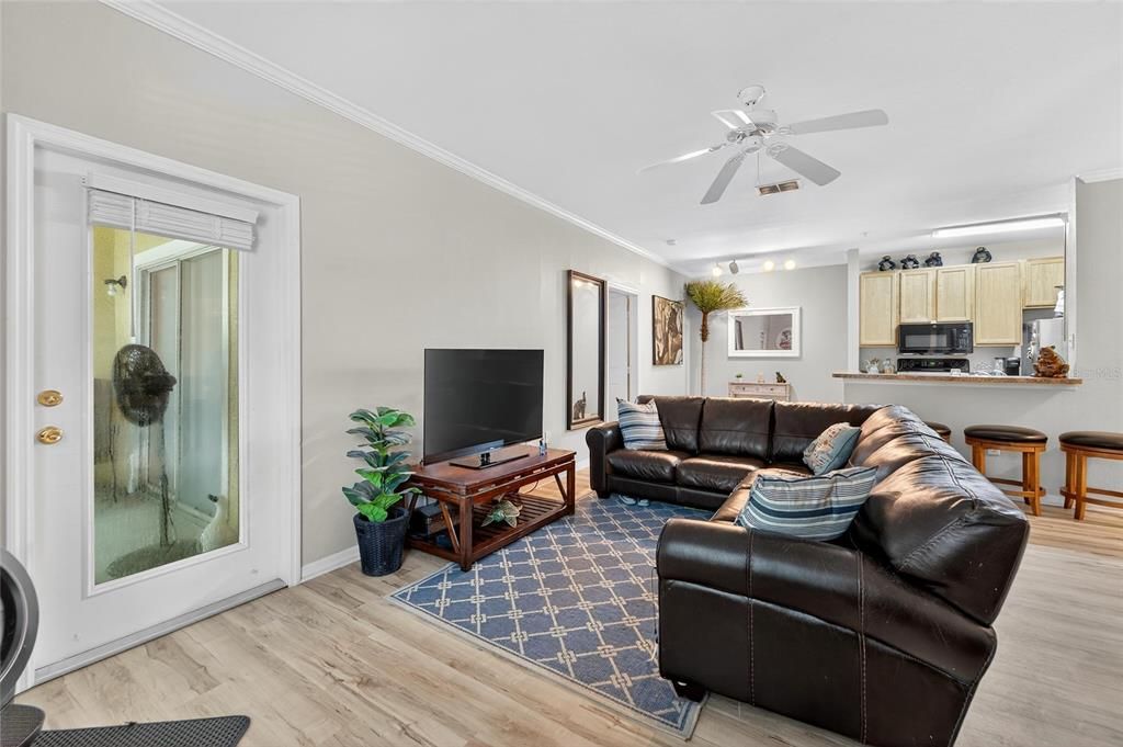 Active With Contract: $1,850 (2 beds, 2 baths, 1045 Square Feet)