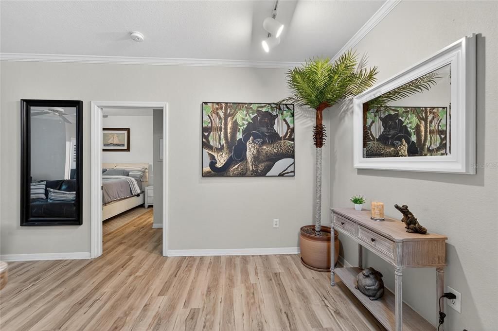 Active With Contract: $1,850 (2 beds, 2 baths, 1045 Square Feet)