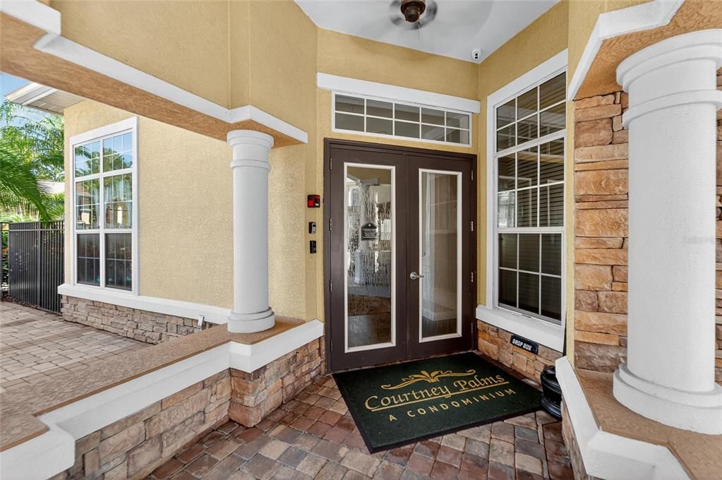 Active With Contract: $1,850 (2 beds, 2 baths, 1045 Square Feet)