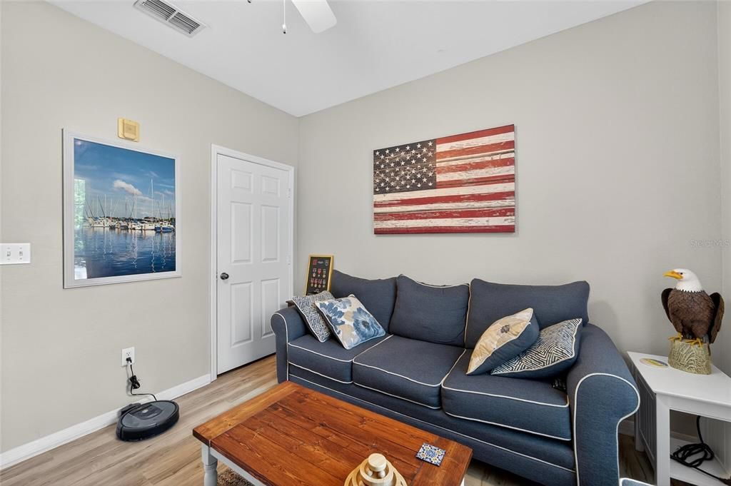 Active With Contract: $1,850 (2 beds, 2 baths, 1045 Square Feet)