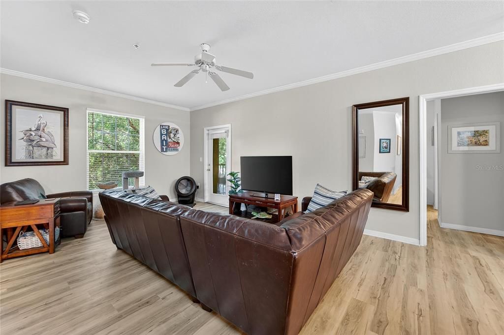 Active With Contract: $1,850 (2 beds, 2 baths, 1045 Square Feet)