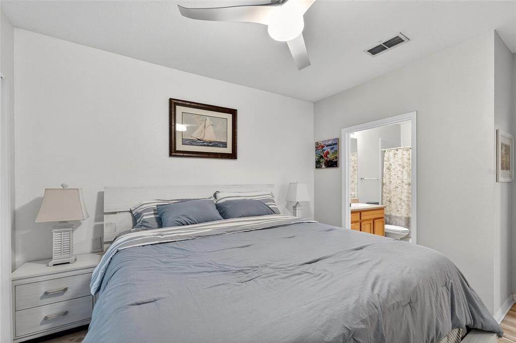 Active With Contract: $1,850 (2 beds, 2 baths, 1045 Square Feet)