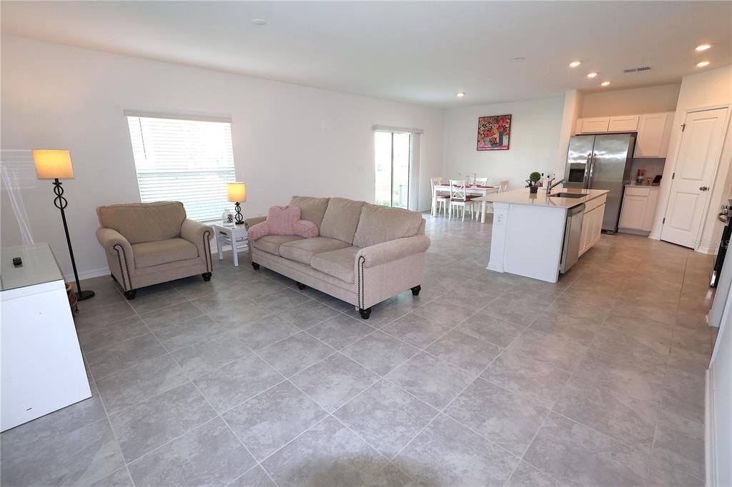 Active With Contract: $1,900 (4 beds, 2 baths, 1879 Square Feet)
