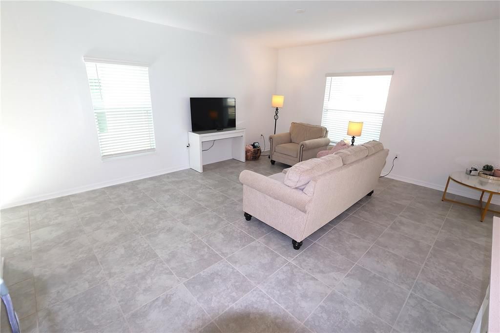 Active With Contract: $1,900 (4 beds, 2 baths, 1879 Square Feet)