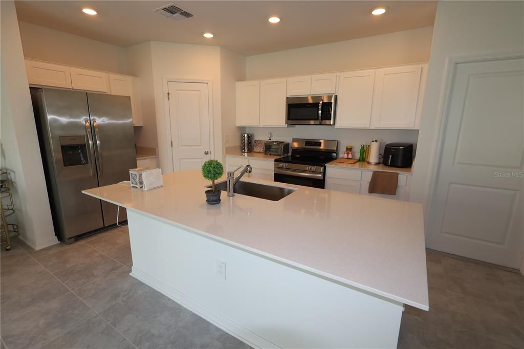 Active With Contract: $1,900 (4 beds, 2 baths, 1879 Square Feet)