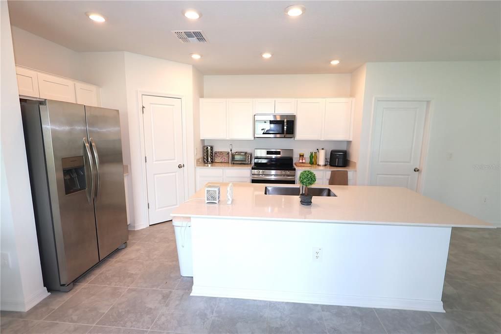 Active With Contract: $1,900 (4 beds, 2 baths, 1879 Square Feet)