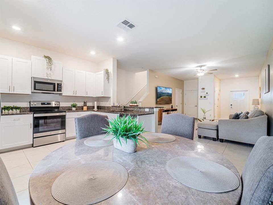 For Sale: $319,900 (3 beds, 2 baths, 1634 Square Feet)