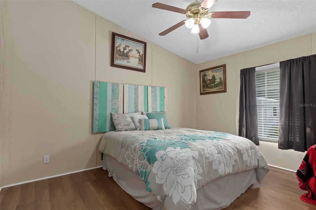 合同活跃: $245,000 (3 贝兹, 2 浴室, 1512 平方英尺)